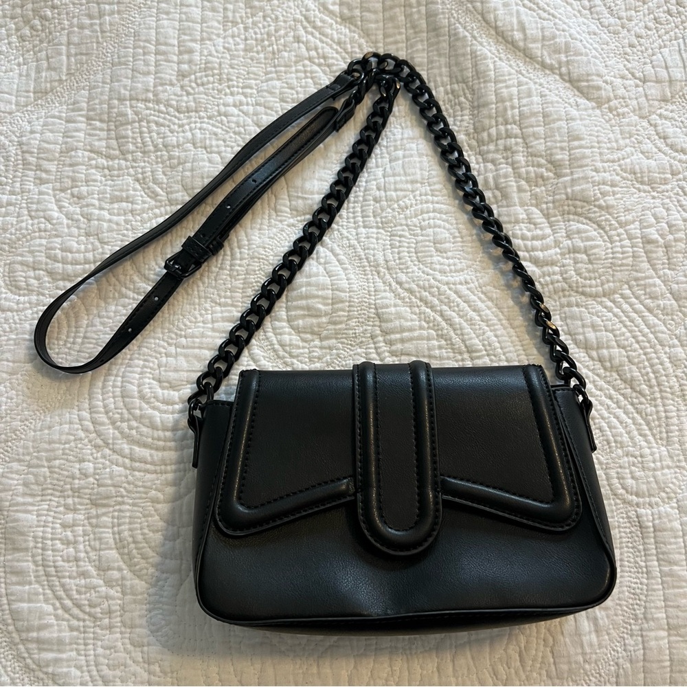 Forever 21 Black Crossbody Bag with Chain Strap